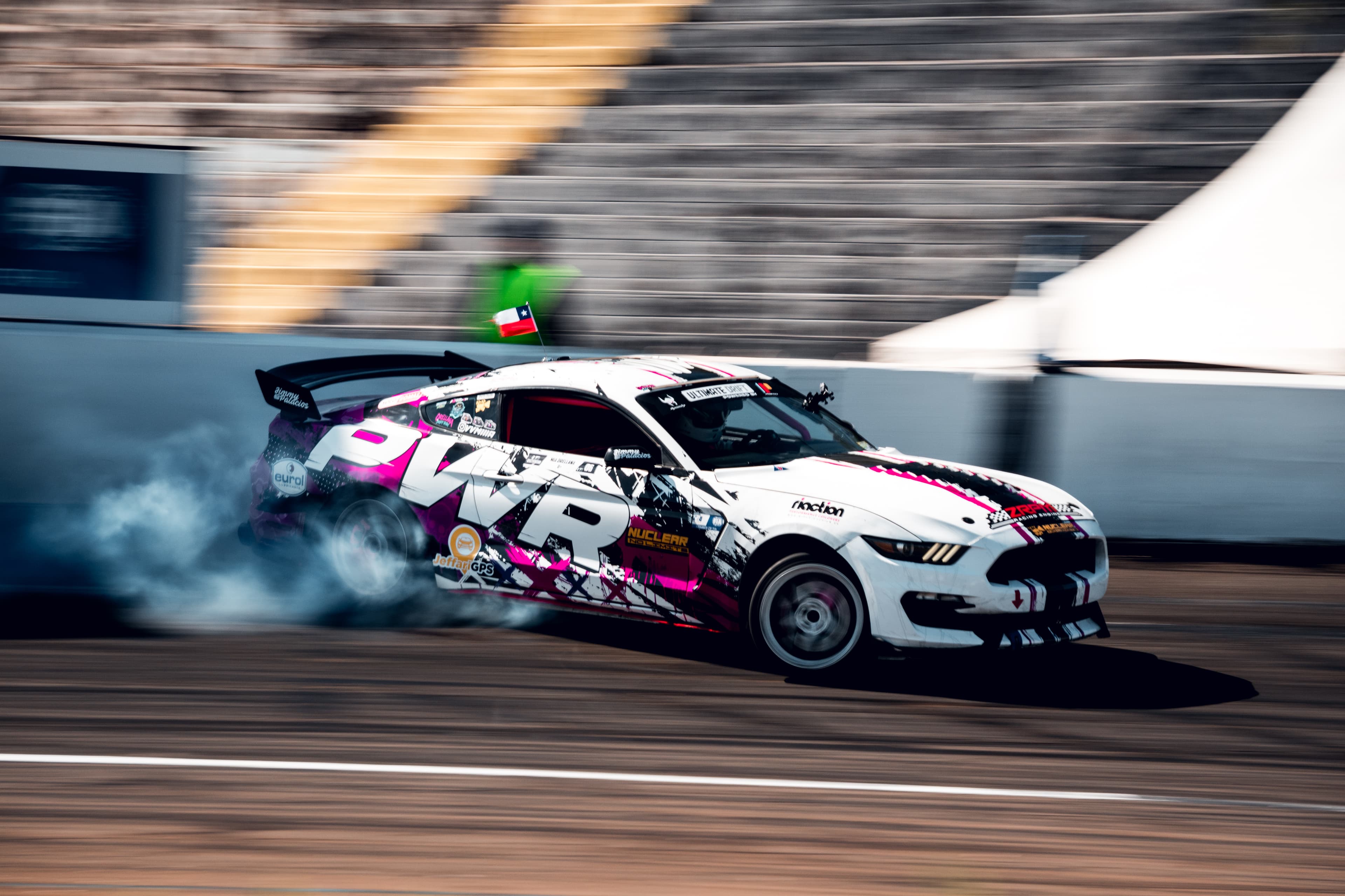 Vista del Mustang de drift en pista